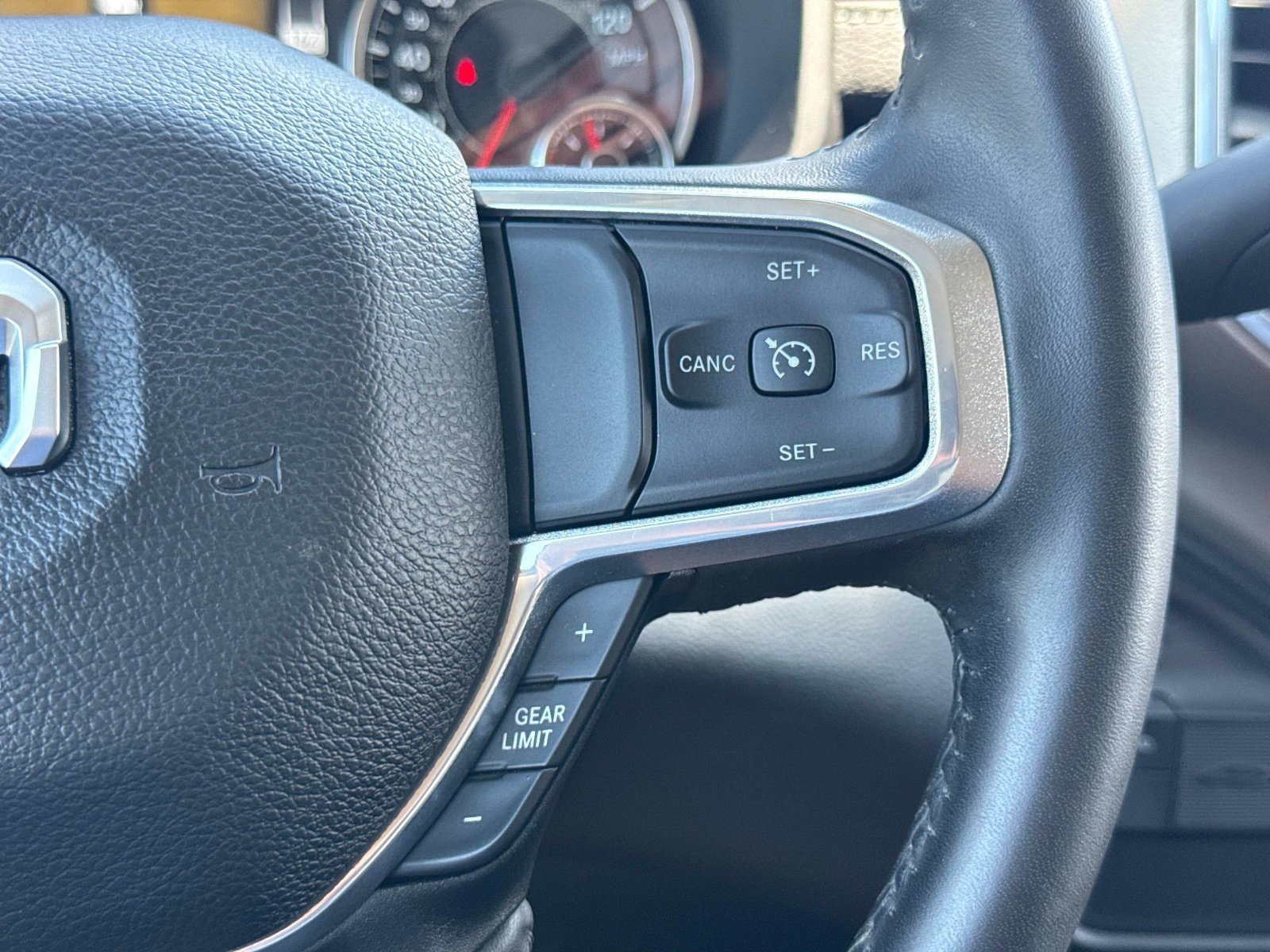 Used 2024 RAM 2500 Laramie AWD/4WD image 30