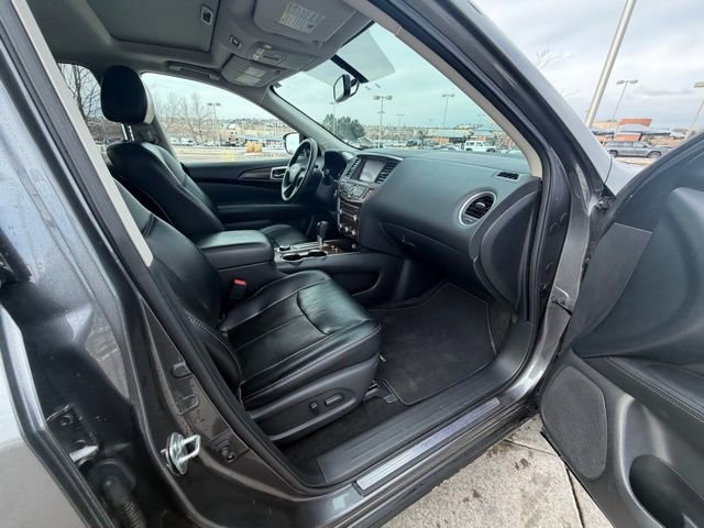 Used 2017 Nissan Pathfinder Platinum image 30