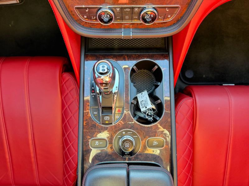 Used 2019 Bentley Bentayga AWD/4WD image 24
