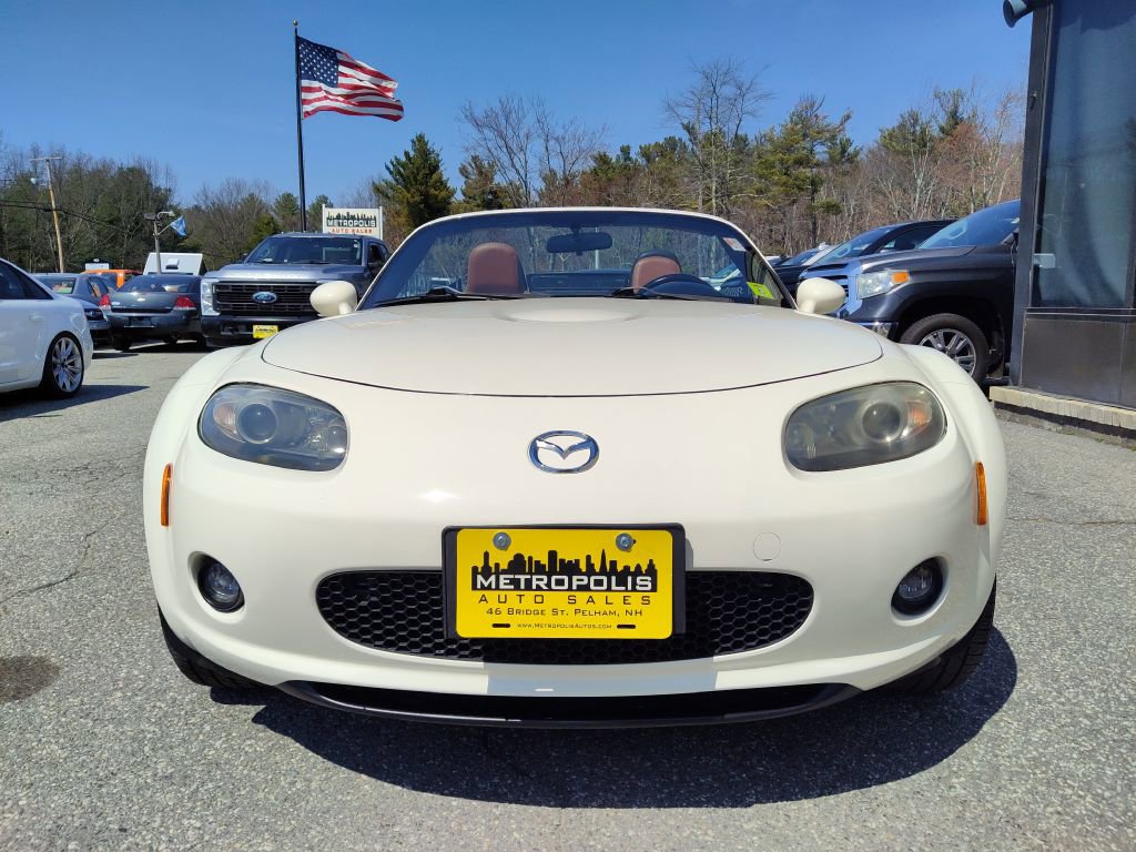 Used 2006 MAZDA MX-5 Miata Grand Touring w/ Premium Pkg RWD image 3