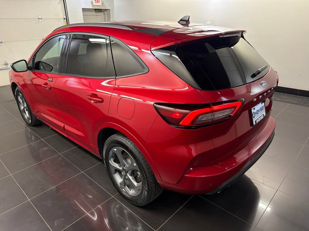 Used 2023 Ford Escape ST-Line w/ Tech Pack #1 AWD/4WD image 4