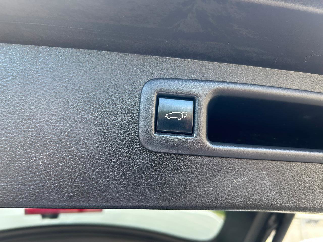 Used 2021 Toyota Highlander XLE image 17