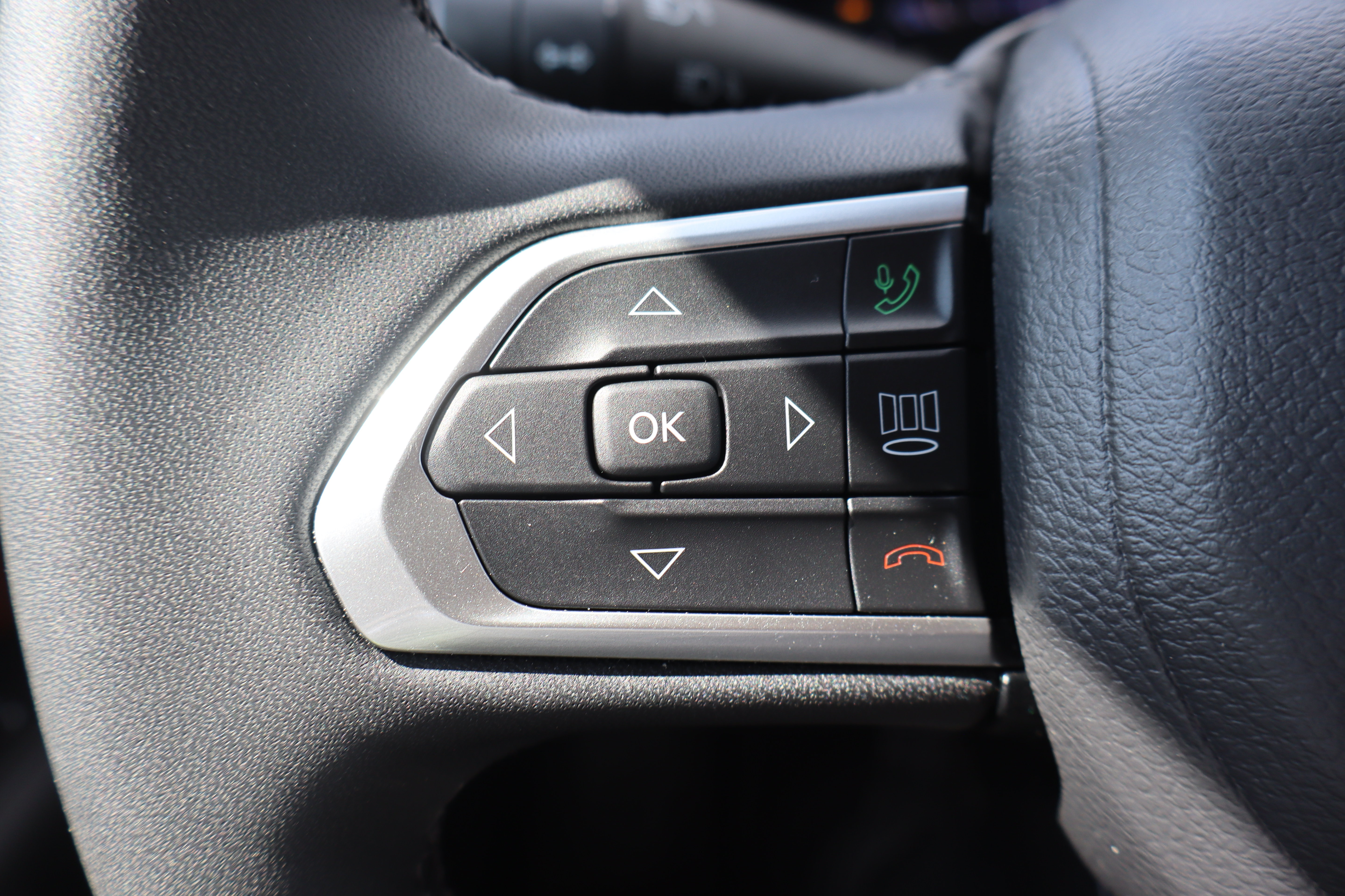 Used 2025 Jeep Compass Limited w/ Elite Group AWD/4WD image 15