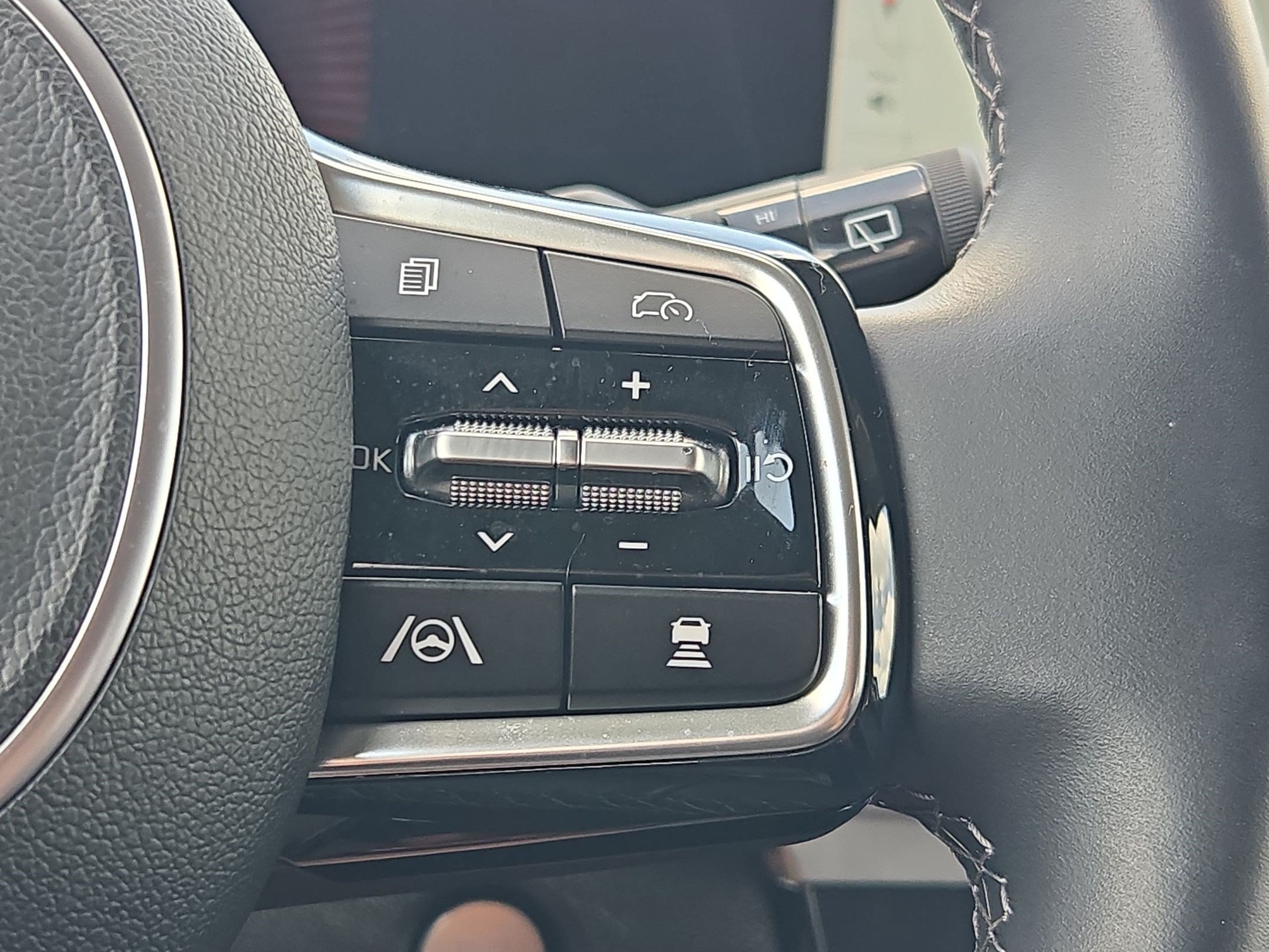 Used 2025 Kia Sorento S FWD image 20
