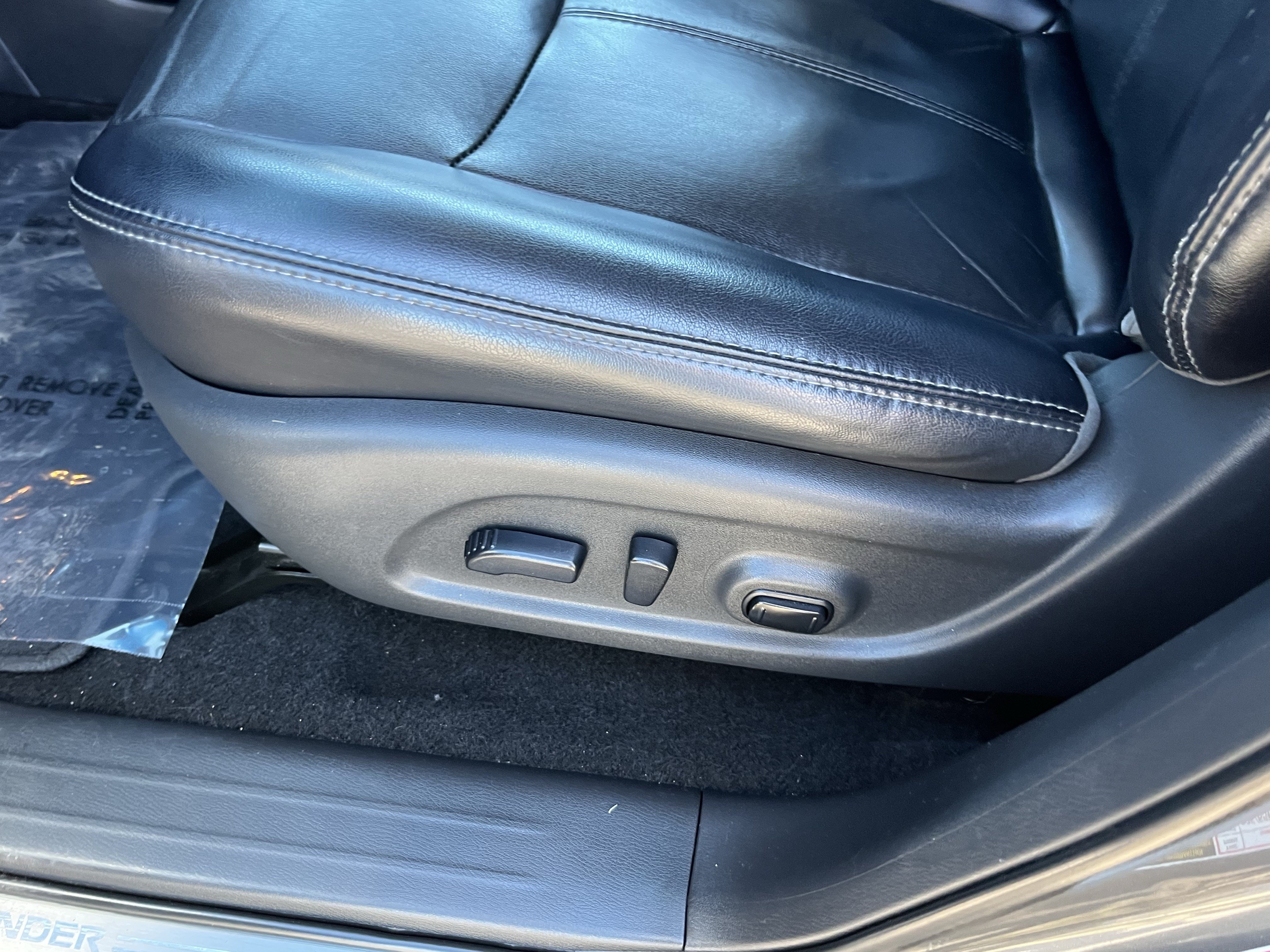 Used 2019 Nissan Pathfinder SL AWD/4WD image 16