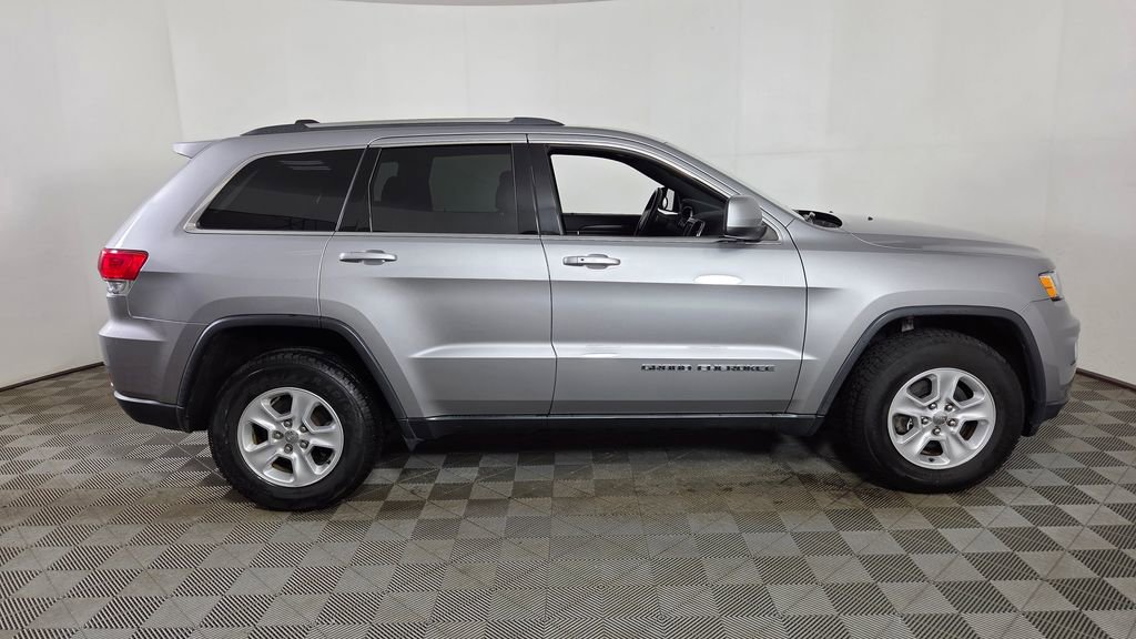 Used 2017 Jeep Grand Cherokee Laredo w/ Quick Order Package 23E AWD/4WD image 9
