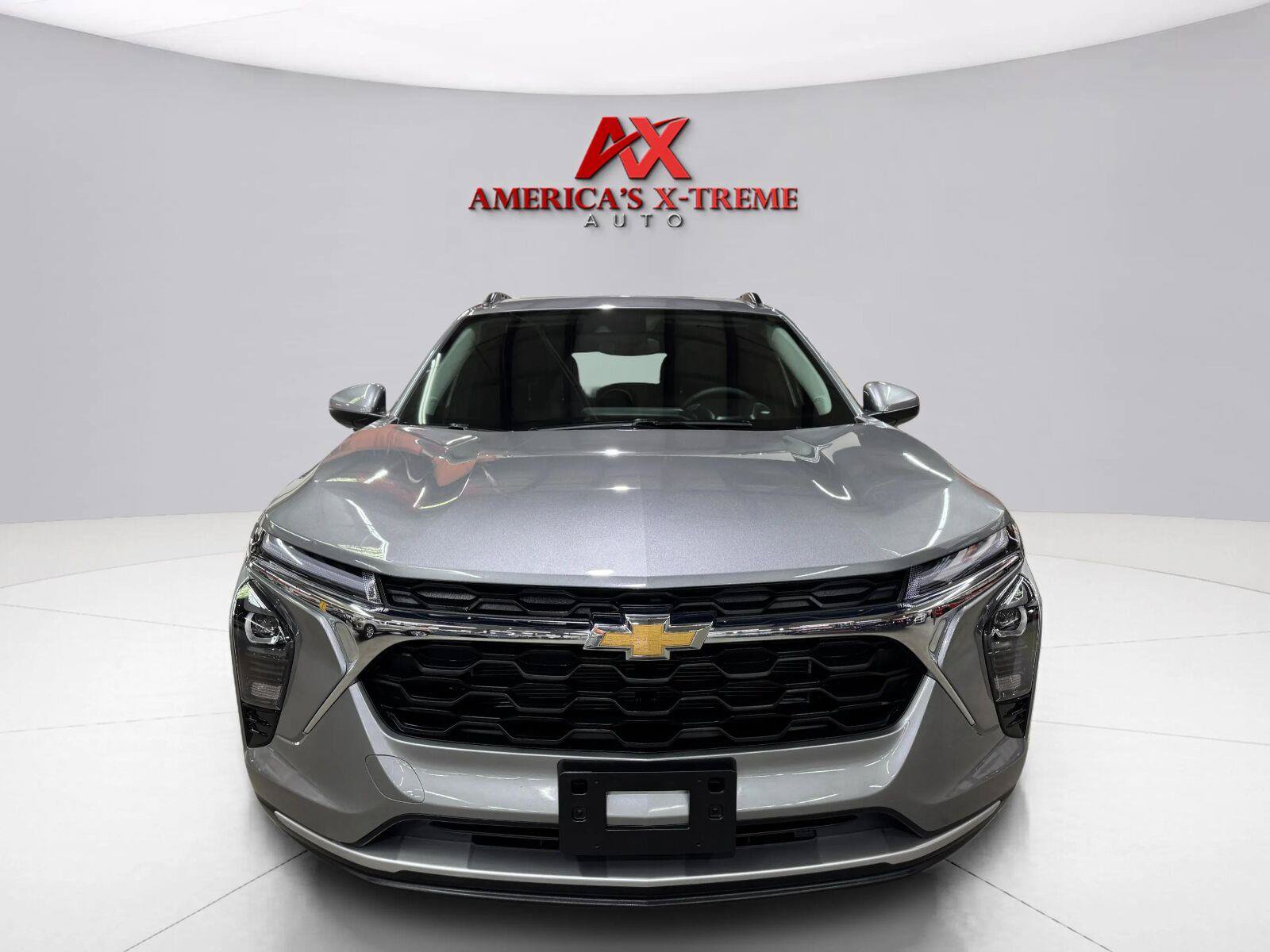 Used 2025 Chevrolet Trax LT w/ Sunroof Package FWD image 10