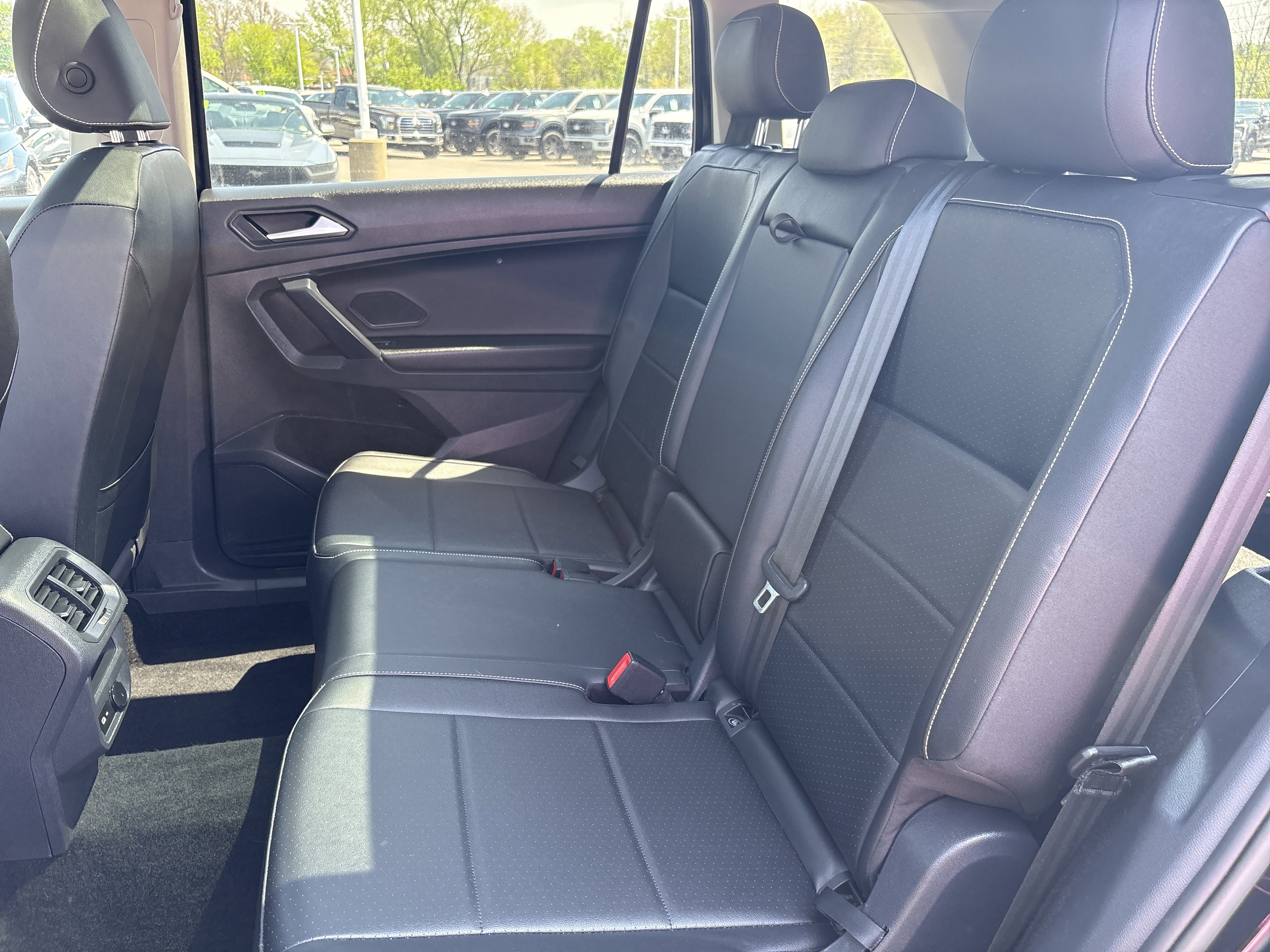 Used 2021 Volkswagen Tiguan SEL w/ 3rd Row Seat Package AWD/4WD image 21