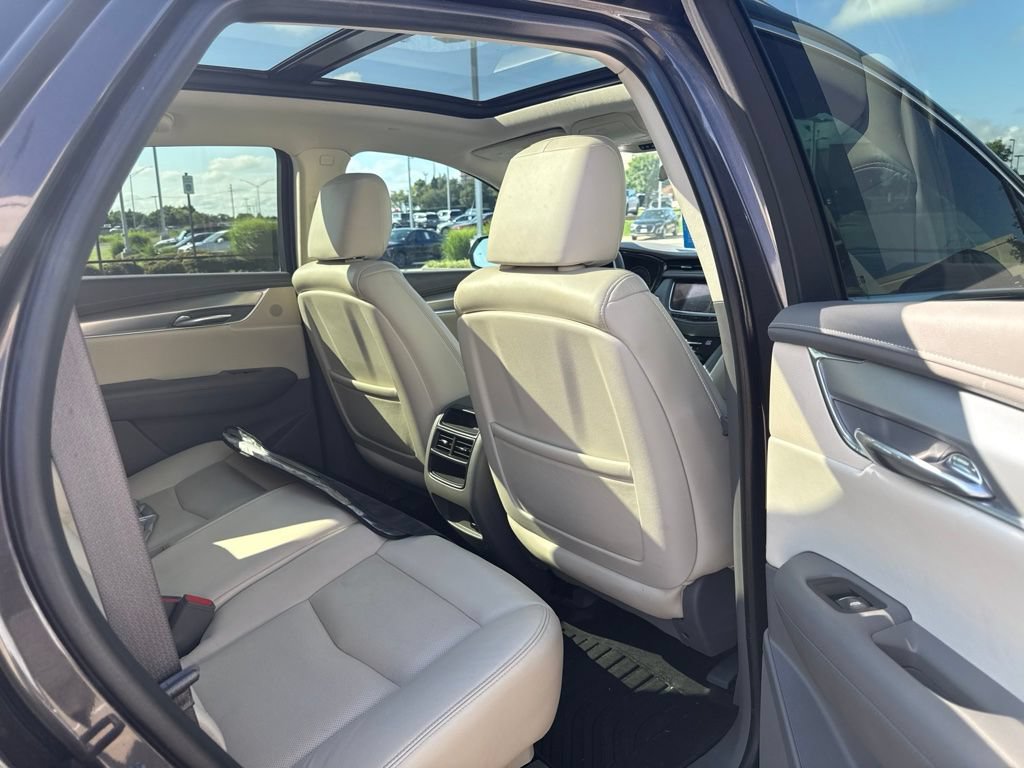 Used 2017 Cadillac XT5 Luxury w/ Driver Awareness Package FWD image 16