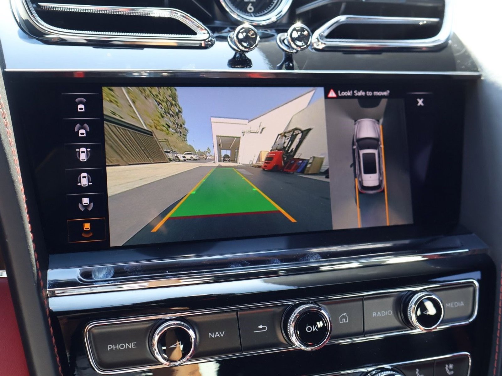 Certified 2022 Bentley Bentayga AWD/4WD image 18