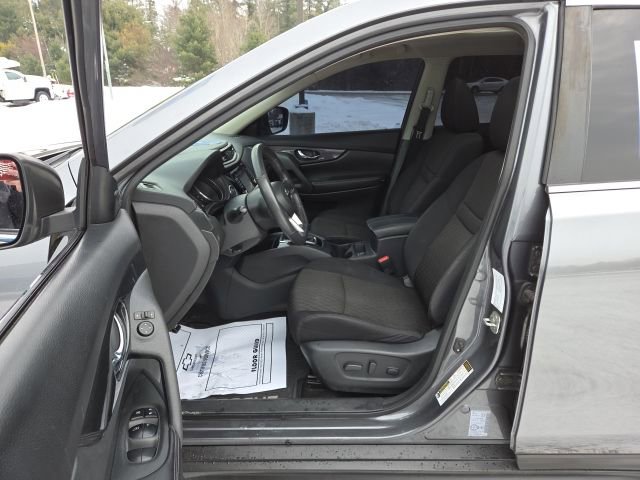 Used 2017 Nissan Rogue SV image 18