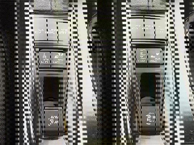 Used 2025 Toyota Camry LE image 21