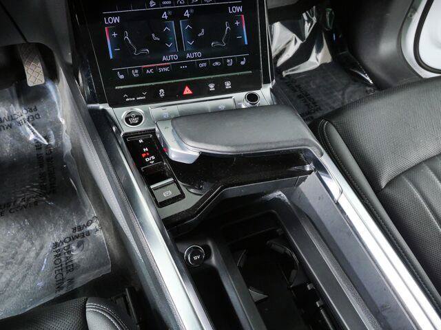 Used 2023 Audi e-tron Premium Plus w/ Premium Plus Package AWD/4WD image 20