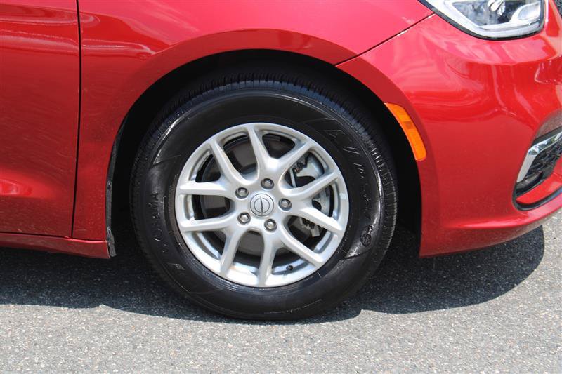 Used 2025 Chrysler Pacifica Select FWD image 10
