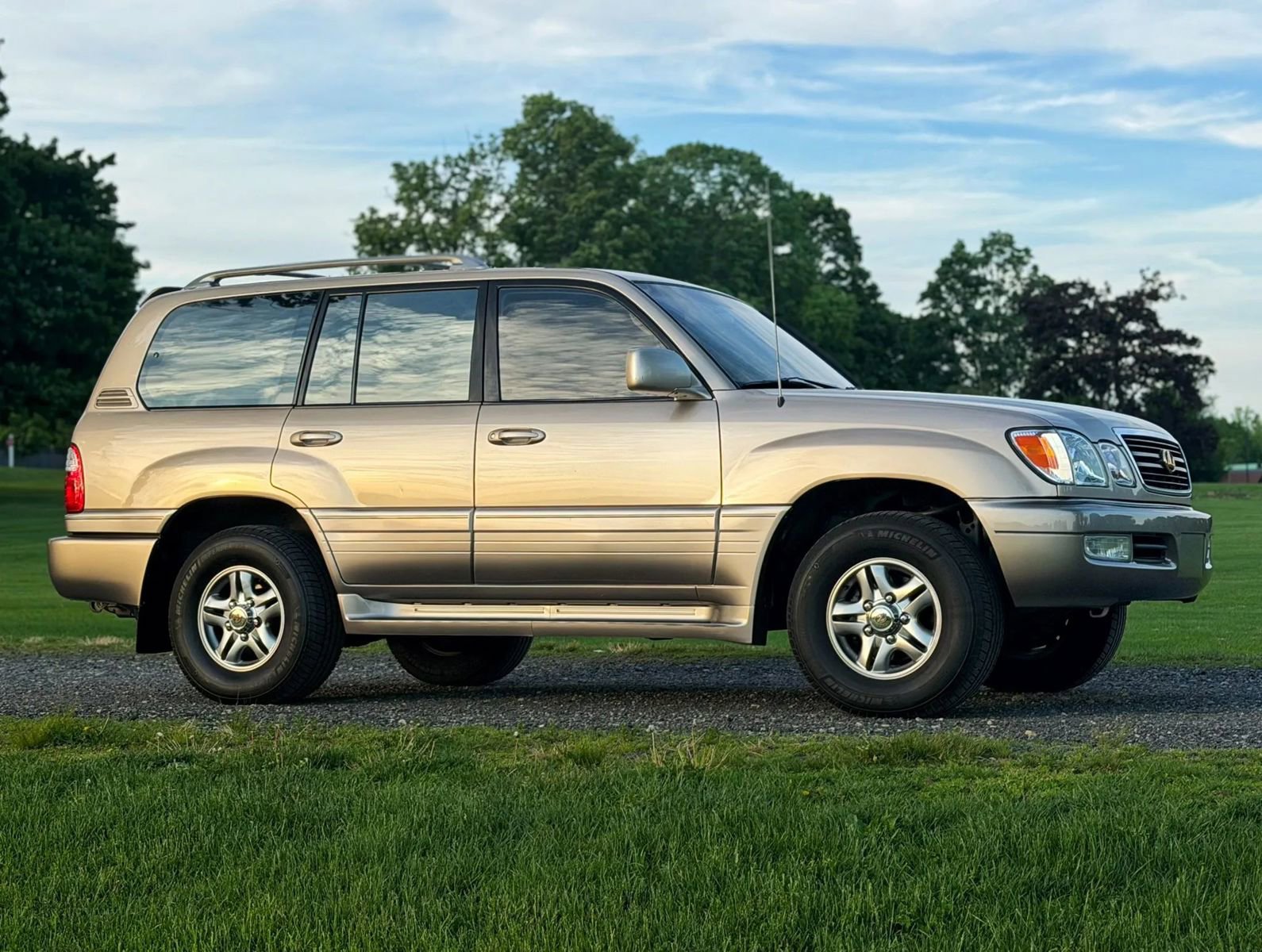 Used 2001 Lexus LX 470 4WD image 1