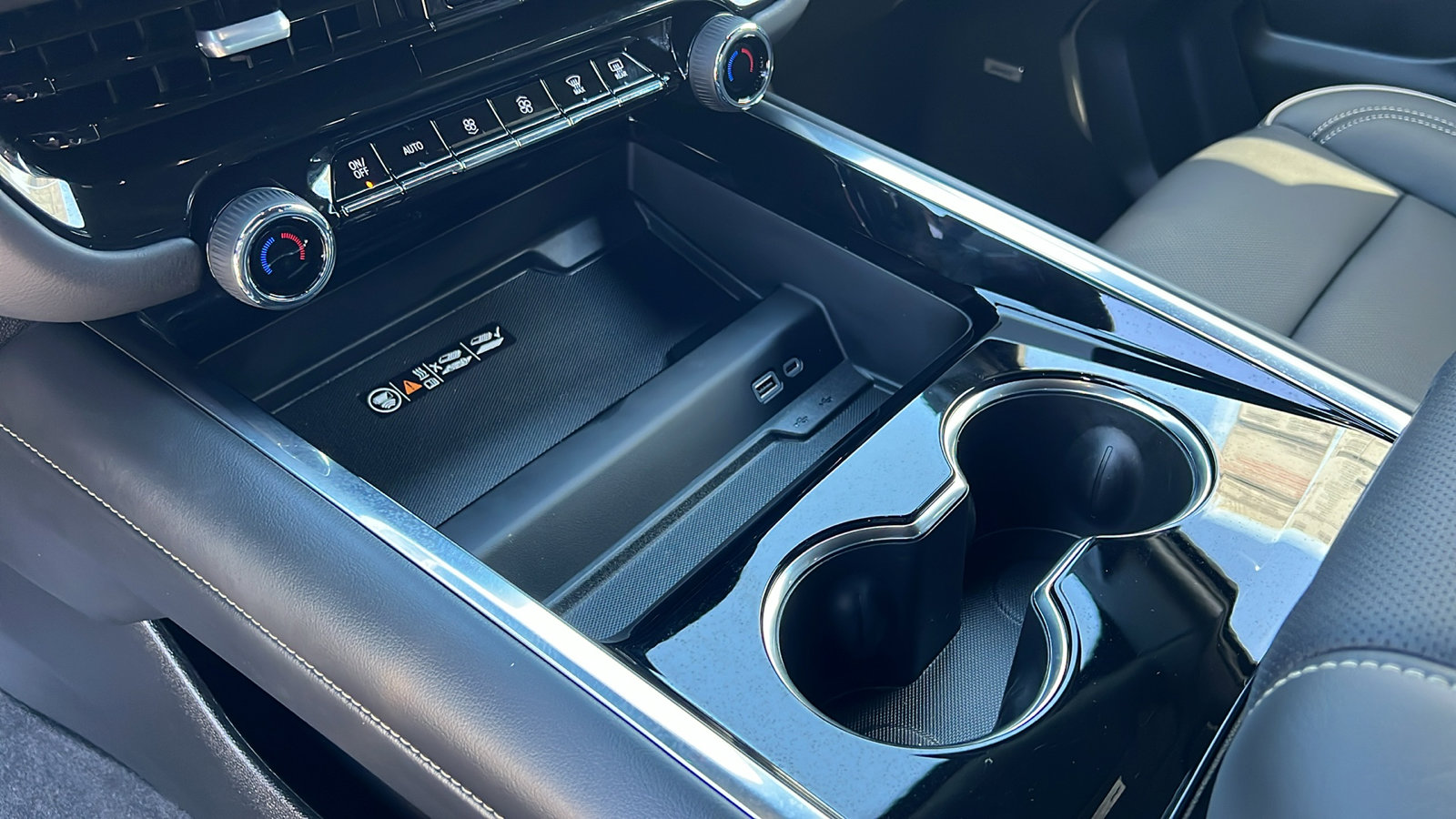 New 2026 Chevrolet Suburban Premier w/ Sun And Tow Package image 25