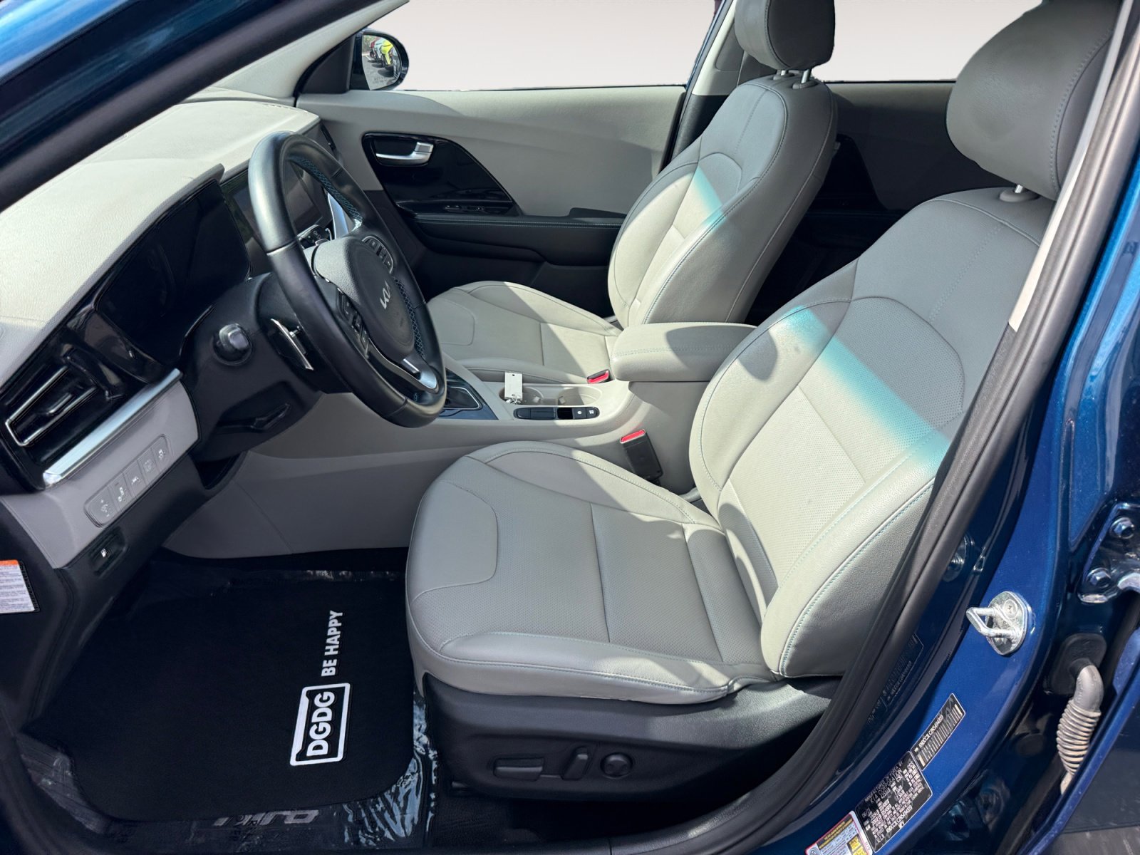 Used 2022 Kia Niro Touring Special Edition FWD image 10