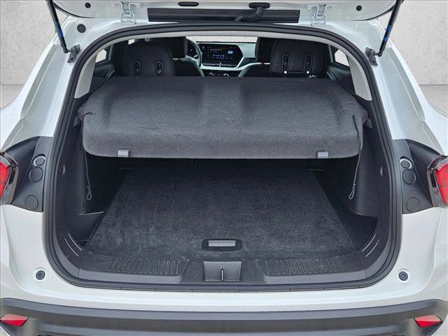 Used 2025 Chevrolet Trax LT w/ LT Convenience Package FWD image 7