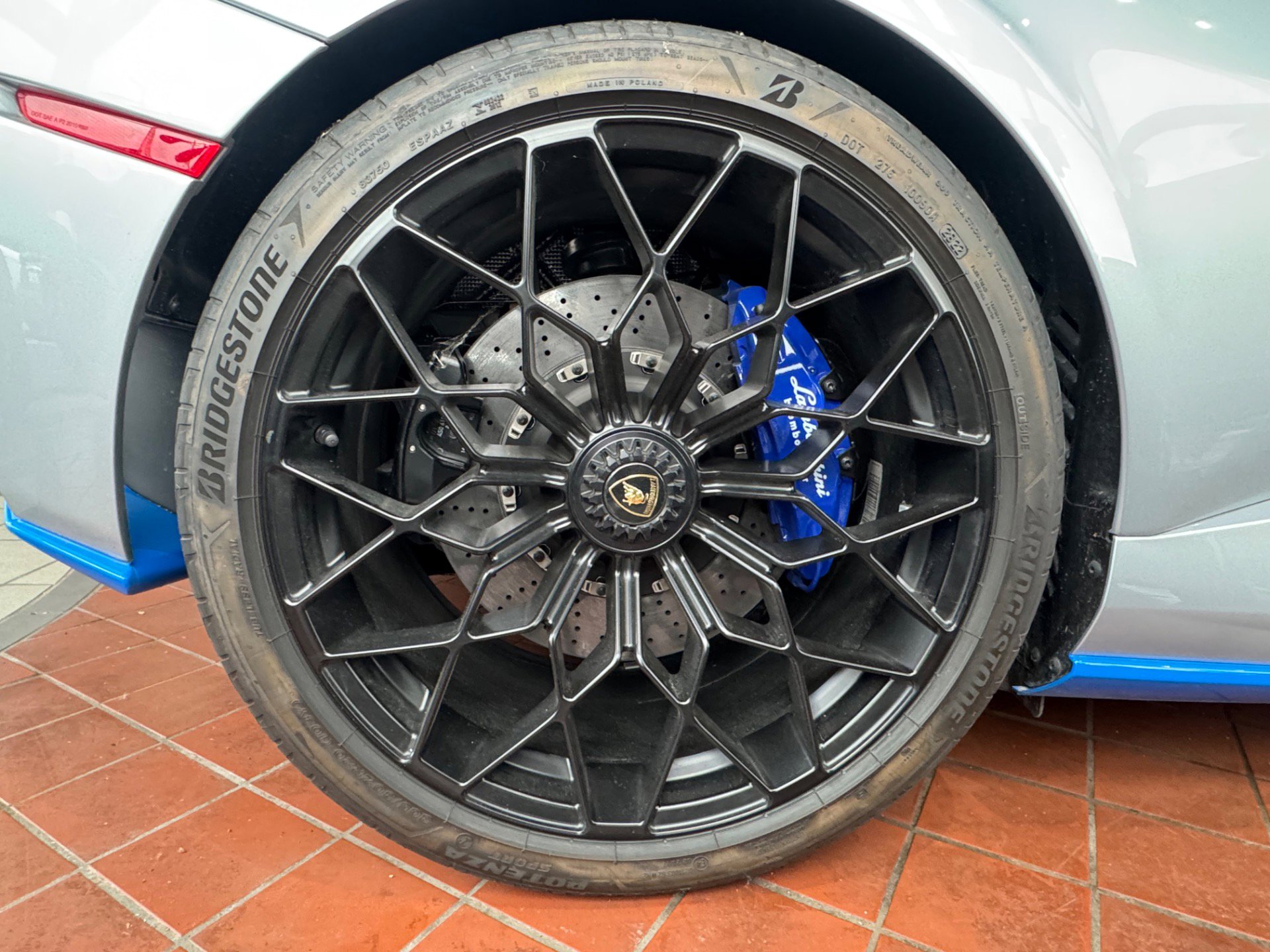 Used 2023 Lamborghini Huracan STO image 28