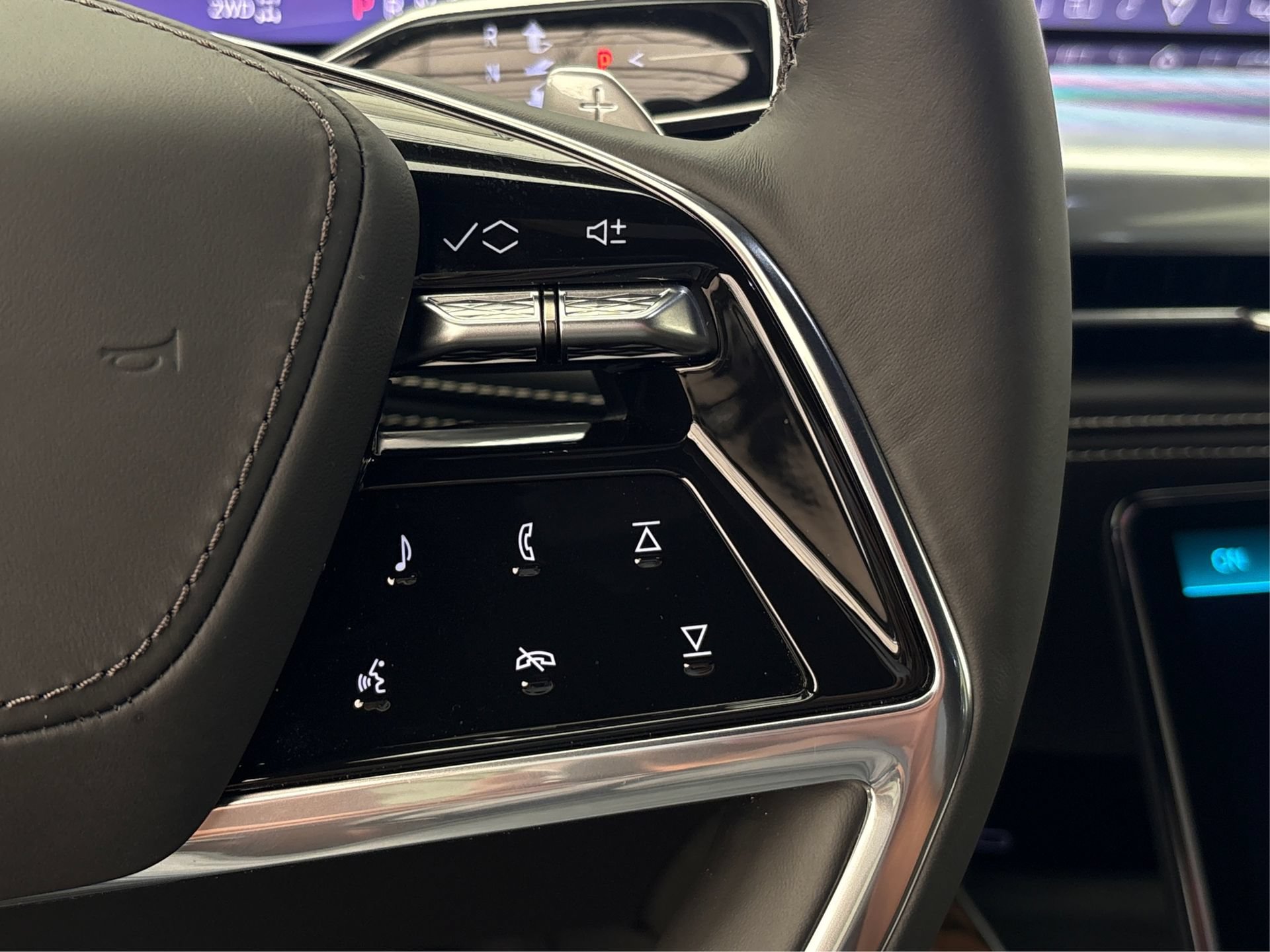 New 2025 Cadillac Escalade ESV Sport Platinum AWD/4WD image 31