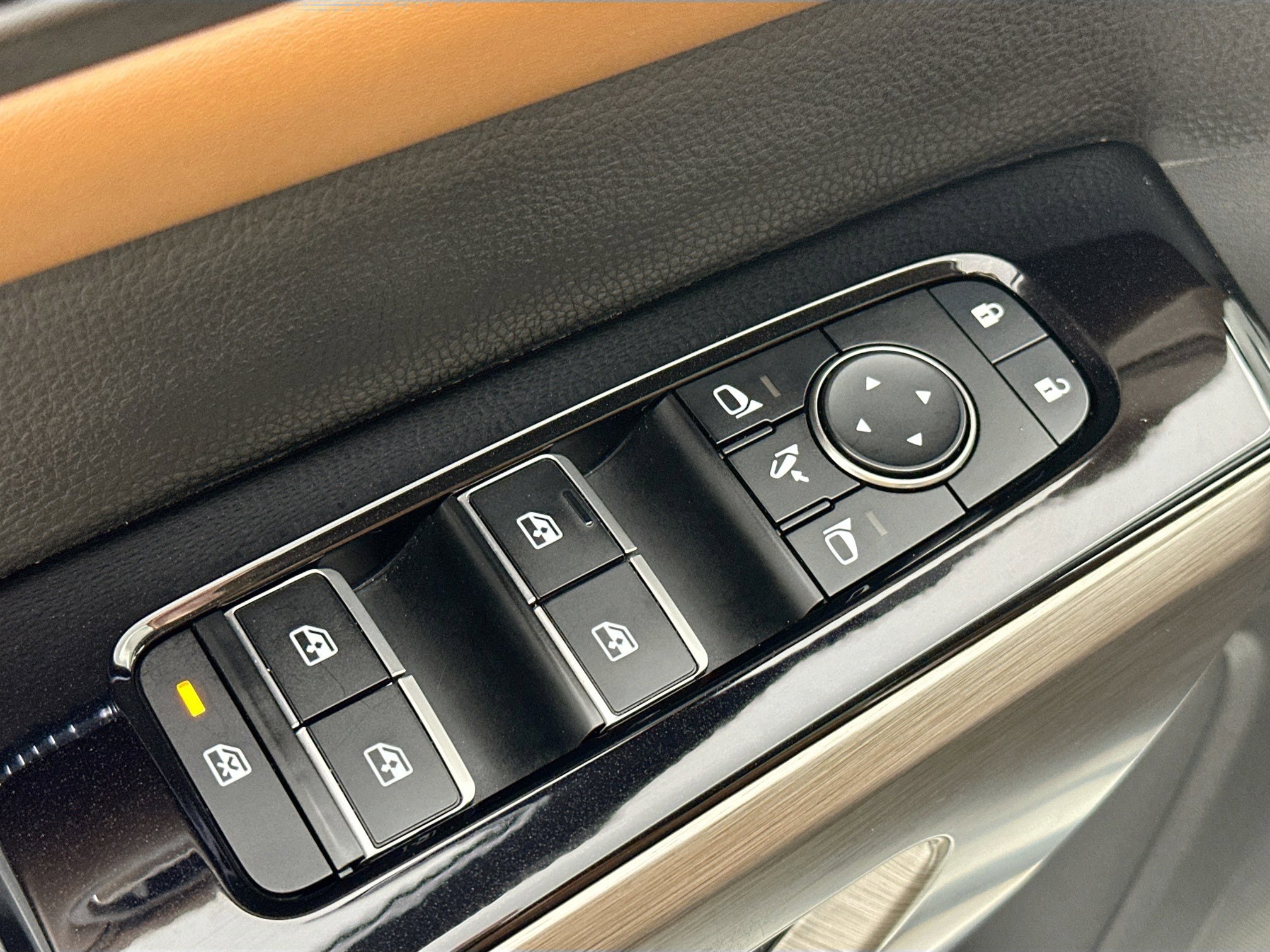 Used 2023 Nissan Pathfinder Platinum image 18