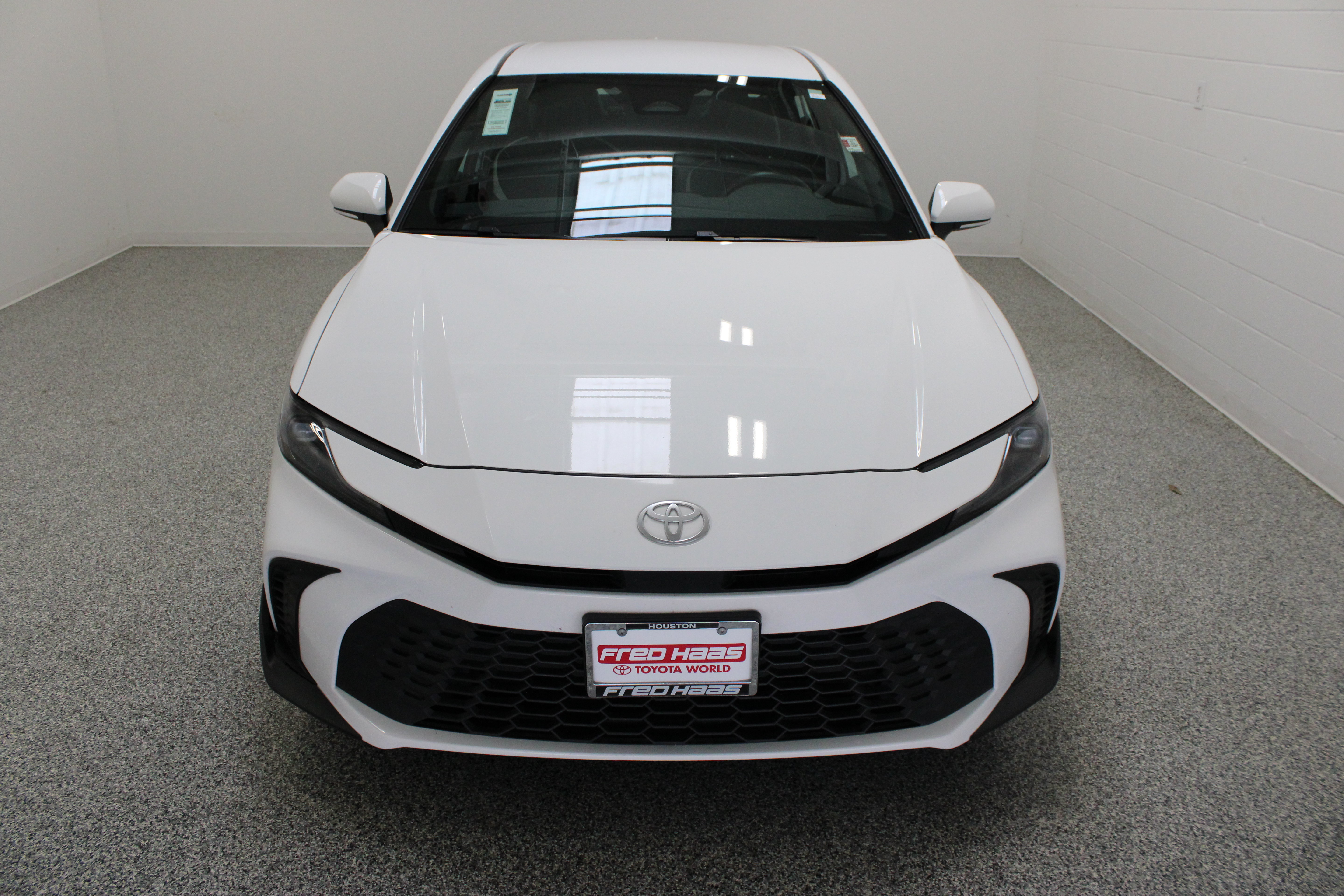 Used 2025 Toyota Camry SE FWD image 3