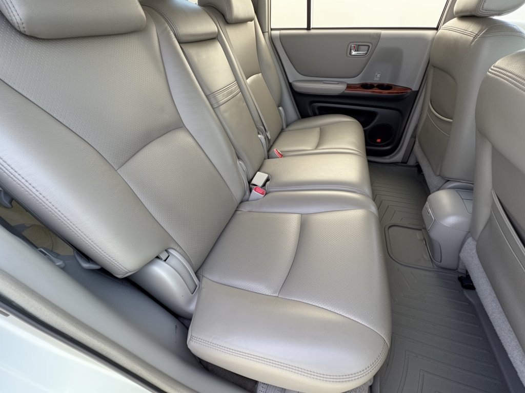 Used 2004 Toyota Highlander Limited w/ Towing Prep Pkg FWD image 25