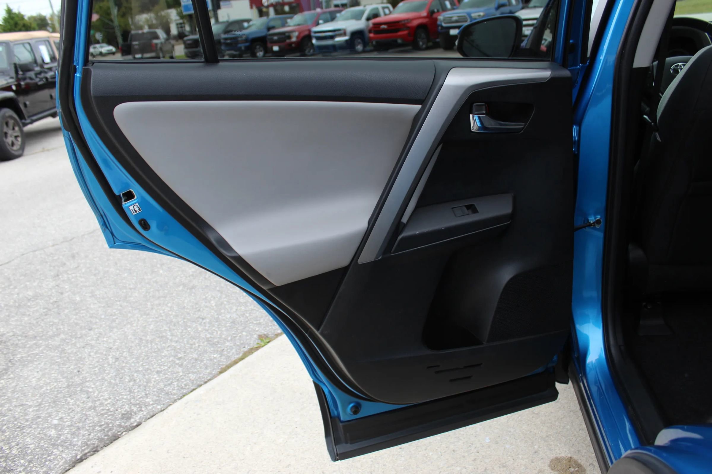 Used 2016 Toyota RAV4 XLE image 20