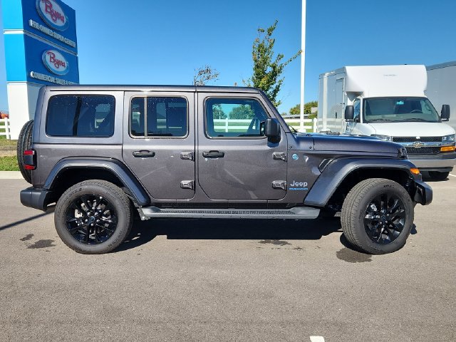 Used 2025 Jeep Wrangler Unlimited Sahara AWD/4WD image 11