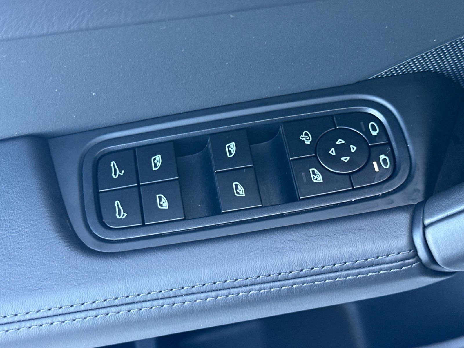 Certified 2024 Porsche Cayenne AWD/4WD image 13