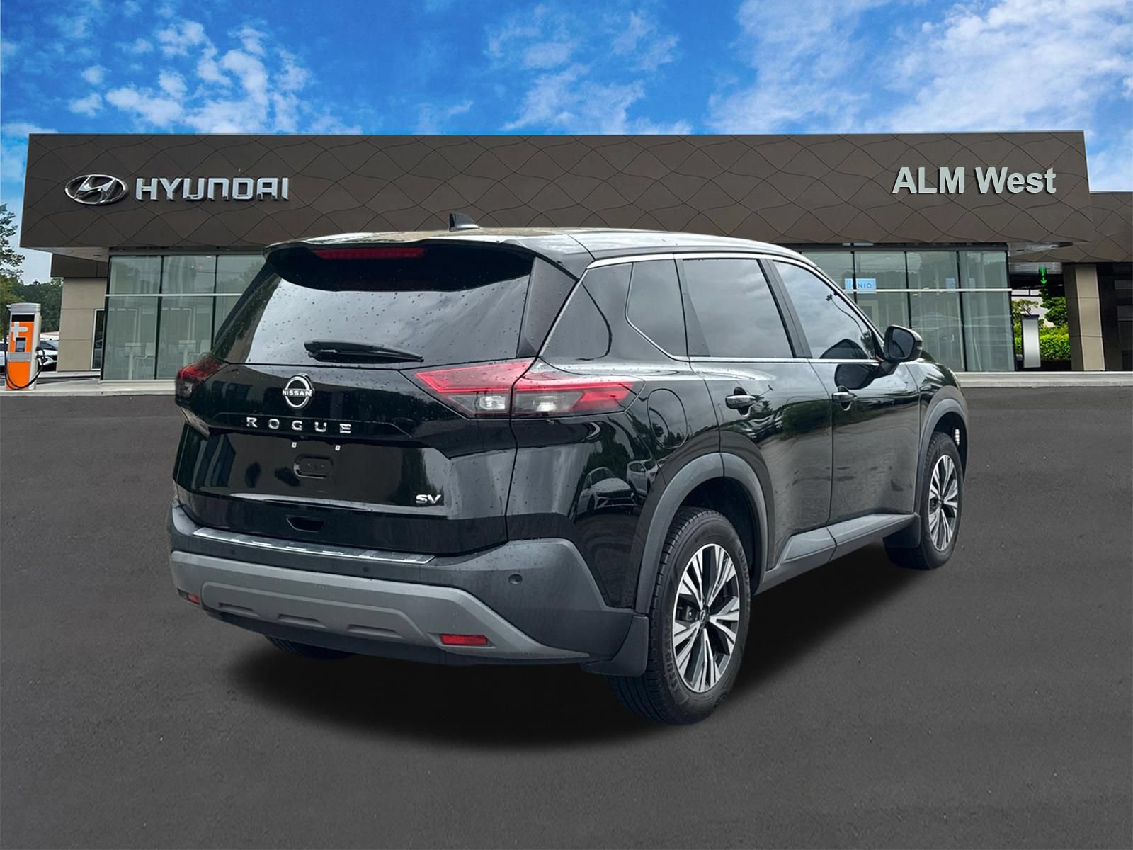 Used 2023 Nissan Rogue SV FWD image 5