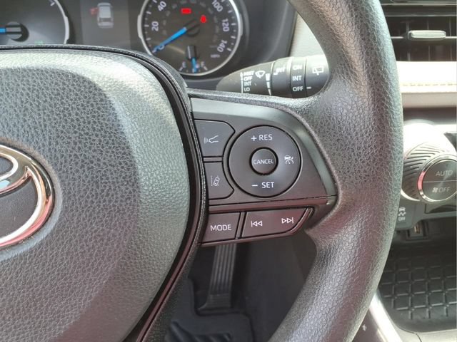 Used 2021 Toyota RAV4 XLE AWD/4WD image 17