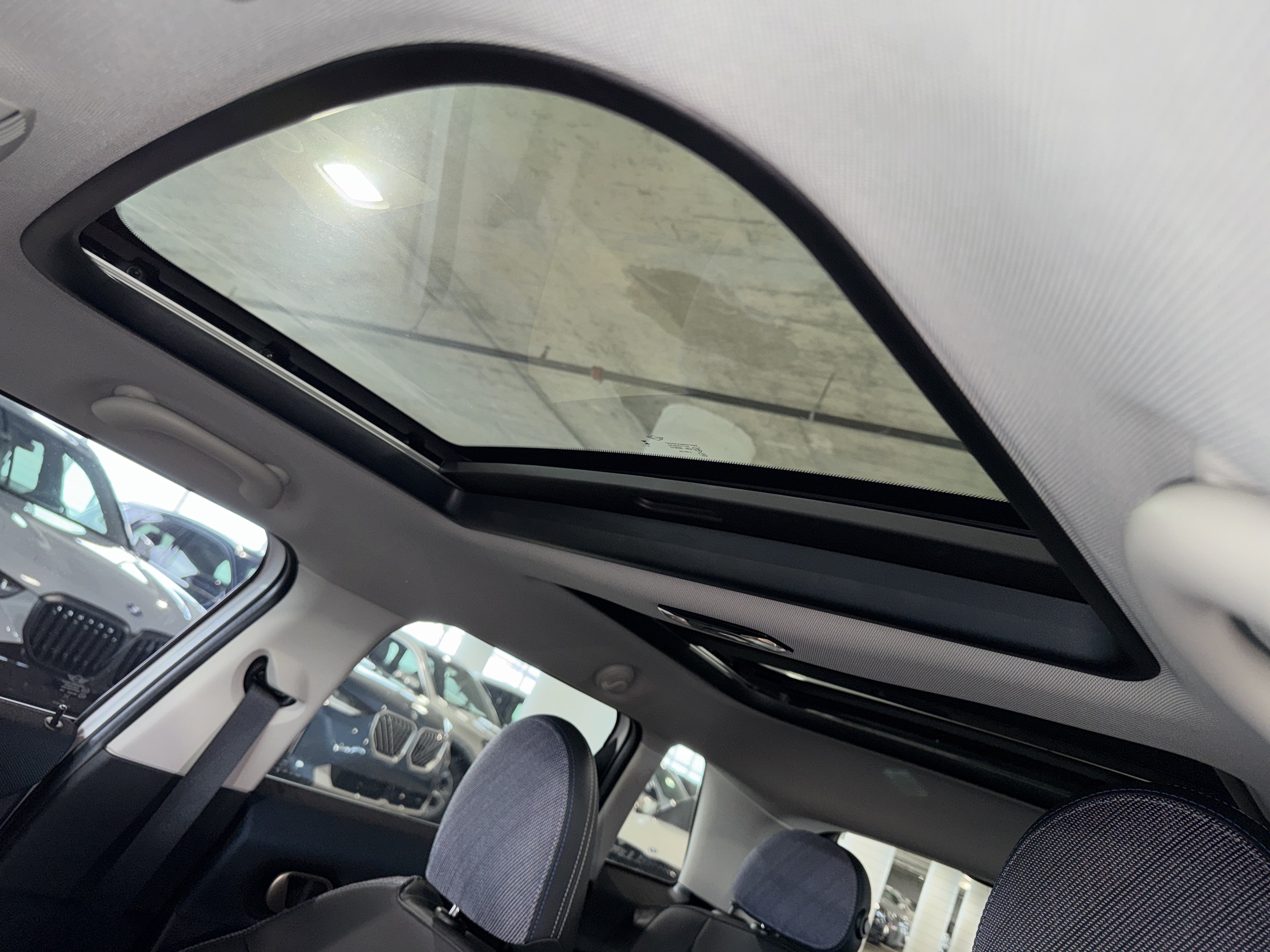 Used 2025 MINI Cooper 4-Door Hardtop FWD image 31