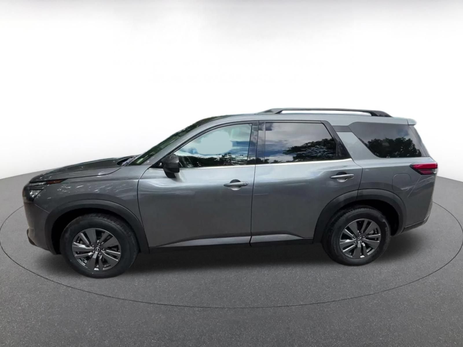 Used 2025 Nissan Pathfinder SV AWD/4WD image 7