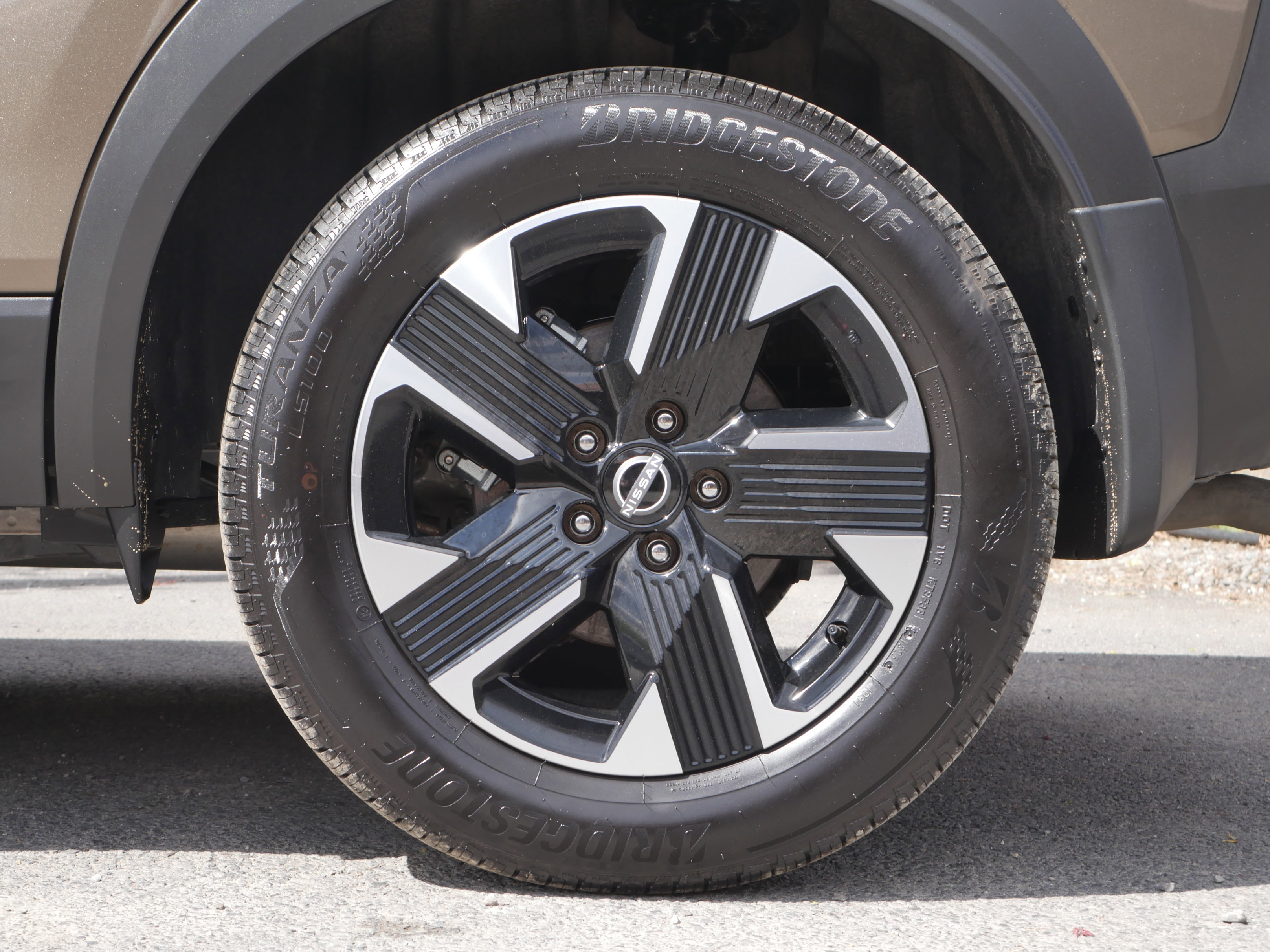 Used 2025 Nissan Kicks SV AWD/4WD image 13