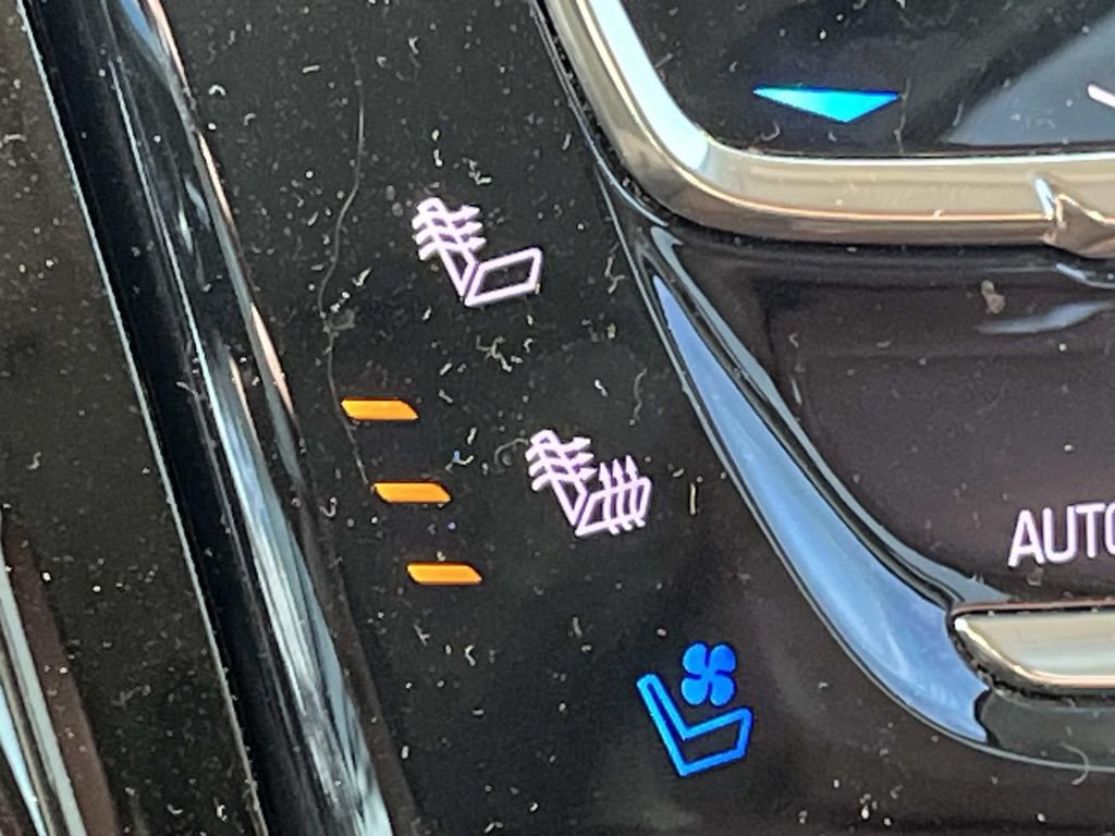 Used 2017 Cadillac Escalade Premium Luxury RWD image 38
