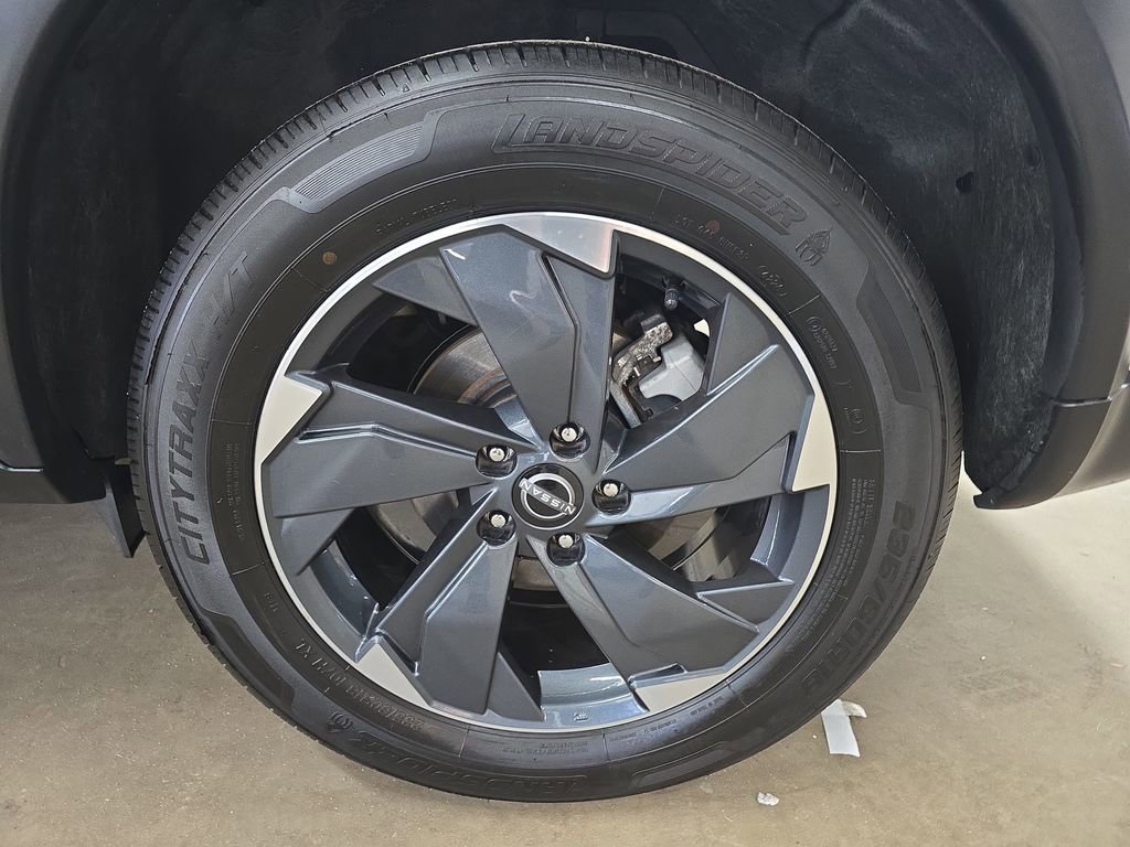 Used 2024 Nissan Rogue SV AWD/4WD image 33