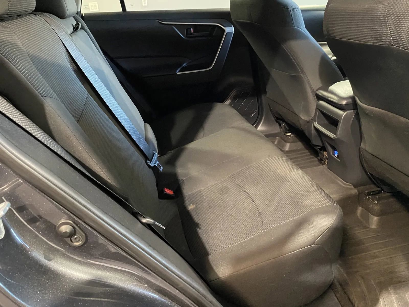 Used 2020 Toyota RAV4 LE image 7