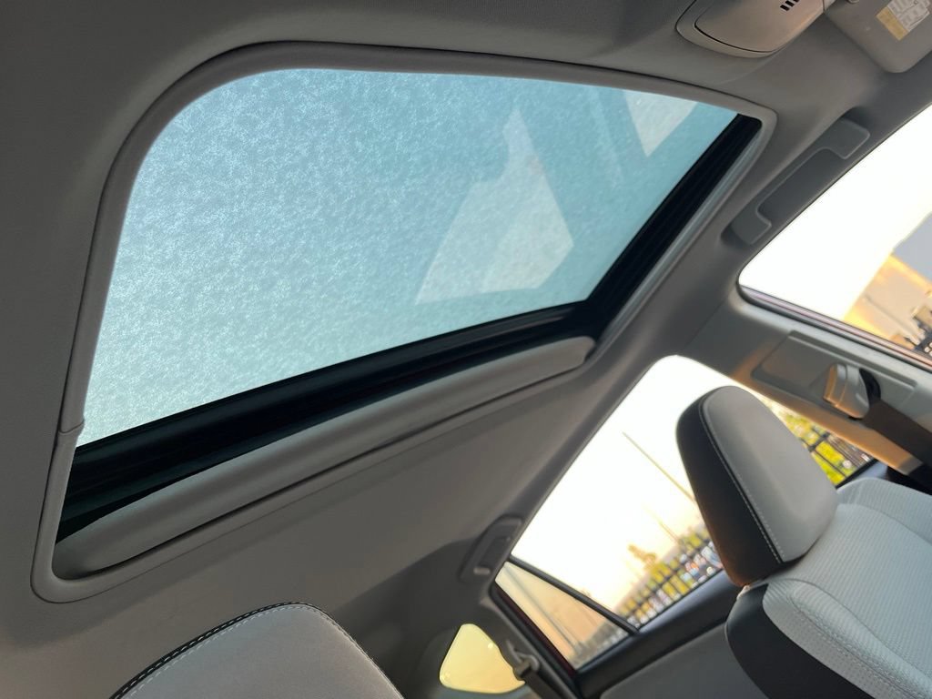 Used 2018 Toyota RAV4 XLE w/ Plus Extra Value Package FWD image 30