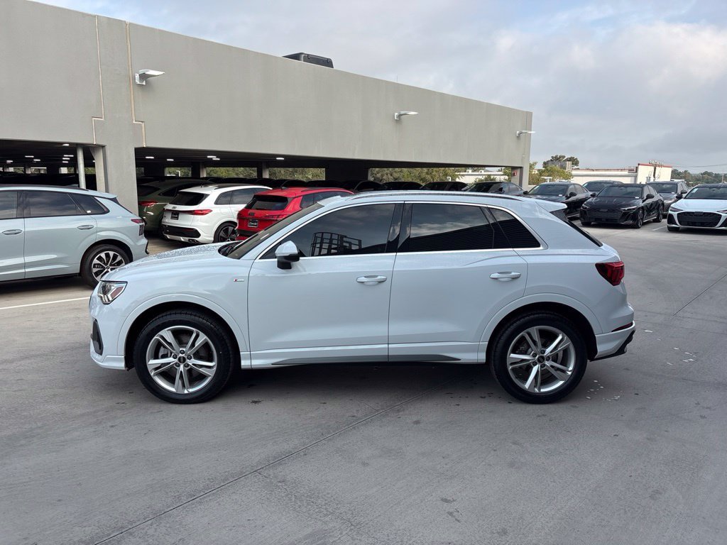 Certified 2024 Audi Q3 2.0T Premium w/ Convenience Package AWD/4WD image 9