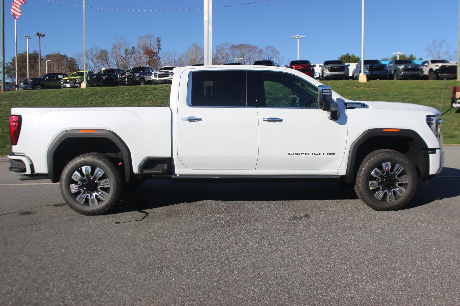 New 2026 GMC Sierra 2500 Denali w/ Denali Reserve Package image 8