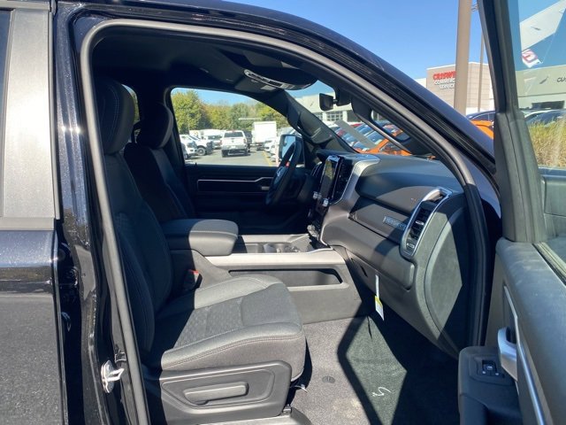 New 2026 RAM 1500 4x4 Crew Cab image 27