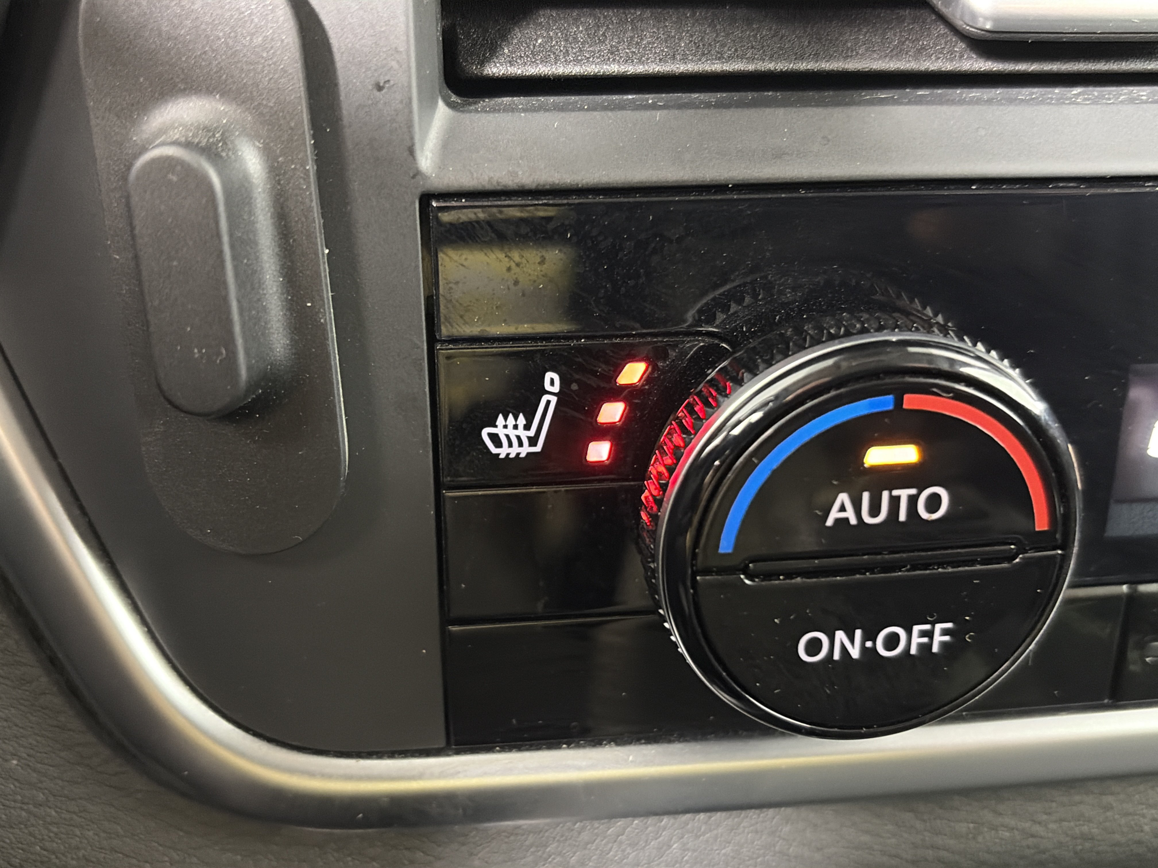 Certified 2023 Nissan Rogue SV w/ SV Premium B Package AWD/4WD image 24