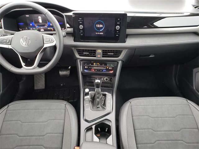 New 2026 Volkswagen Taos SE image 9