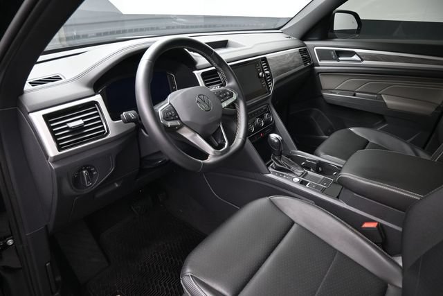 Used 2022 Volkswagen Atlas Cross Sport SE w/ Panoramic Sunroof Package FWD image 18