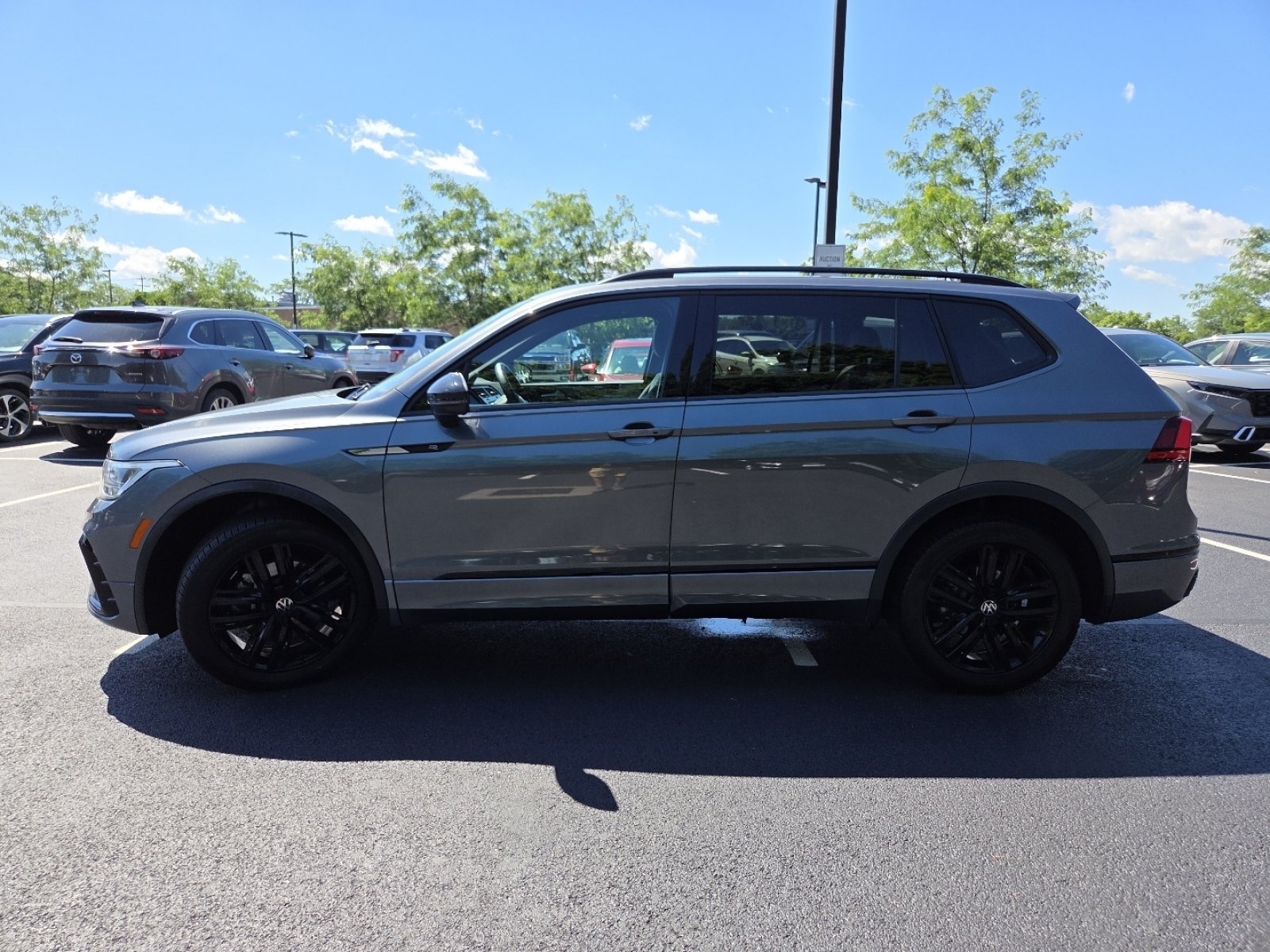 Used 2022 Volkswagen Tiguan SE R-Line AWD/4WD image 21