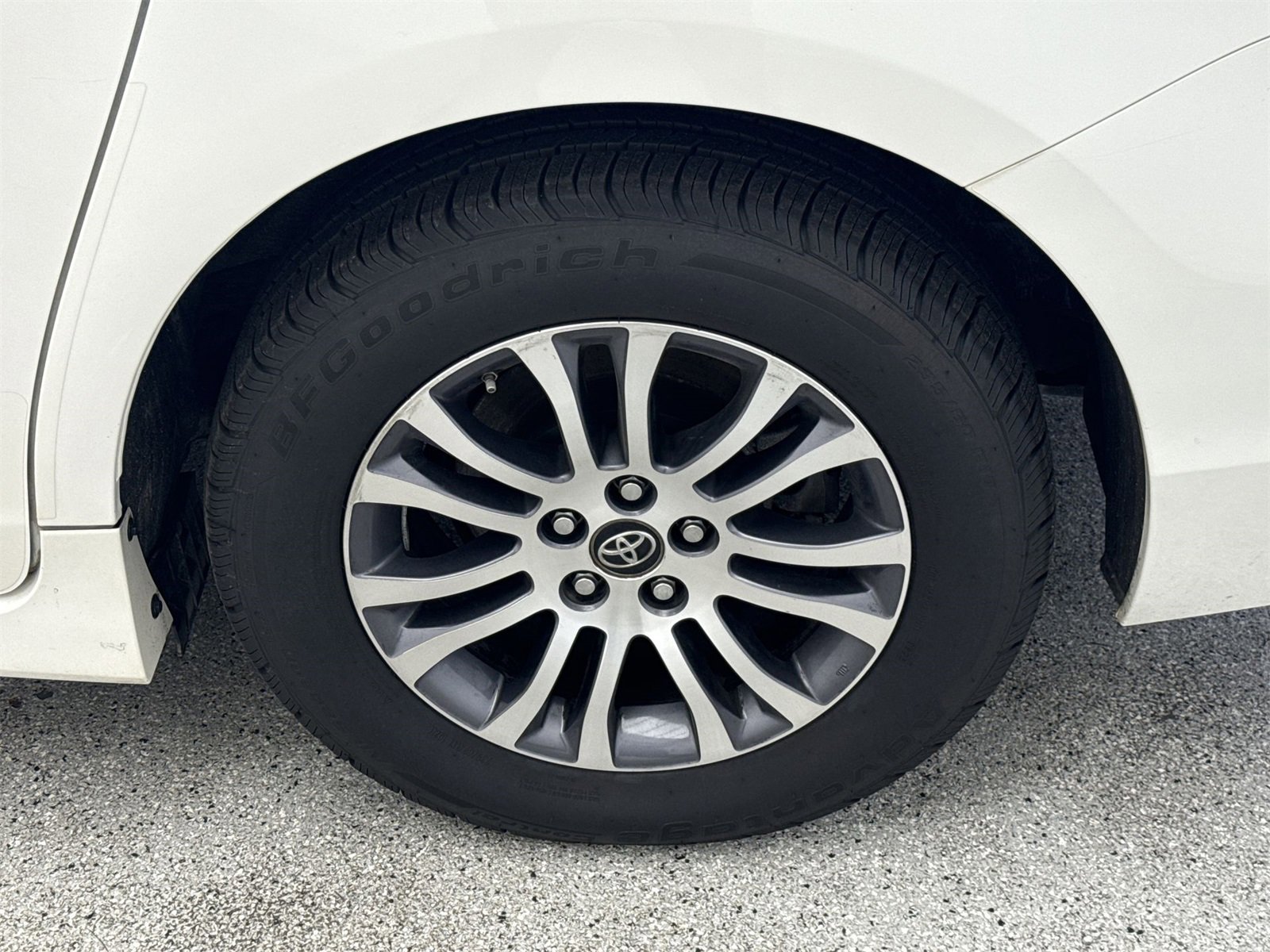 Used 2018 Toyota Sienna XLE w/ XLE Navigation Package image 42