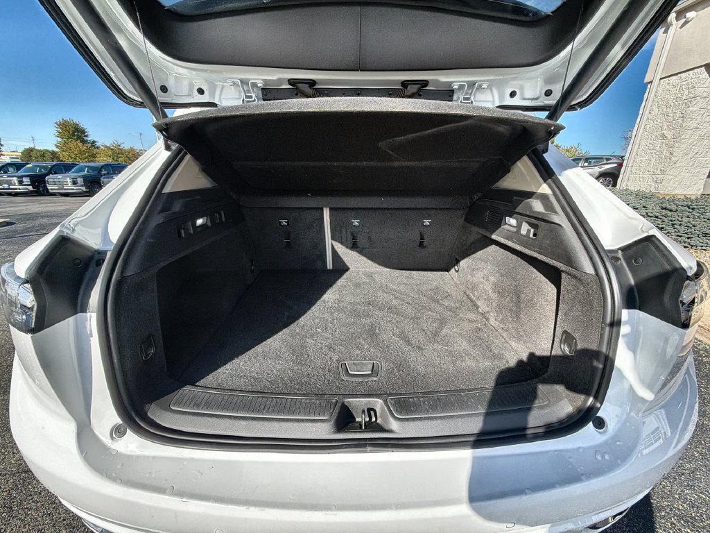 Used 2022 Buick Envision Avenir w/ Technology Package II FWD image 19