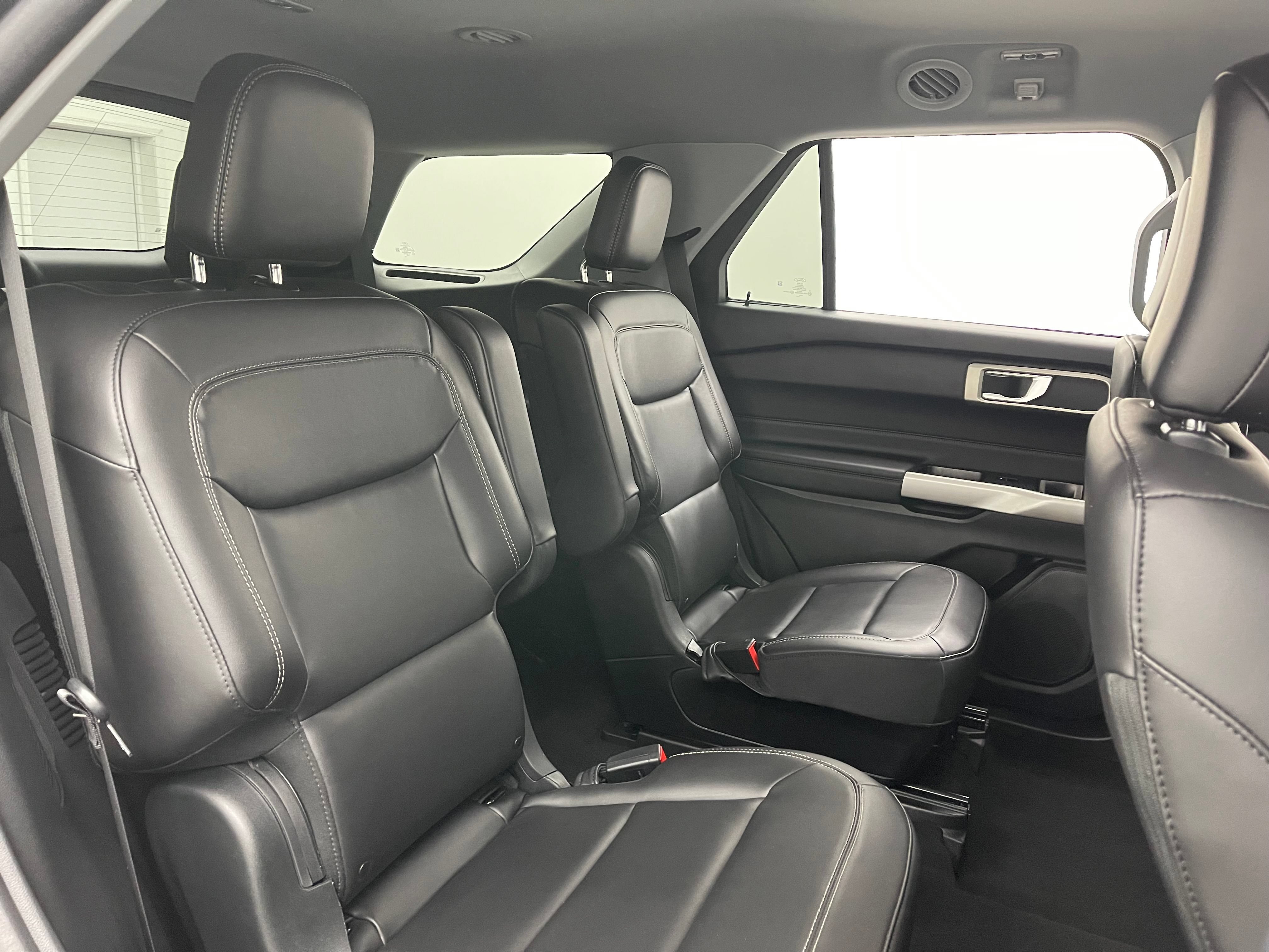 Used 2023 Ford Explorer XLT w/ Equipment Group 202A AWD/4WD image 34