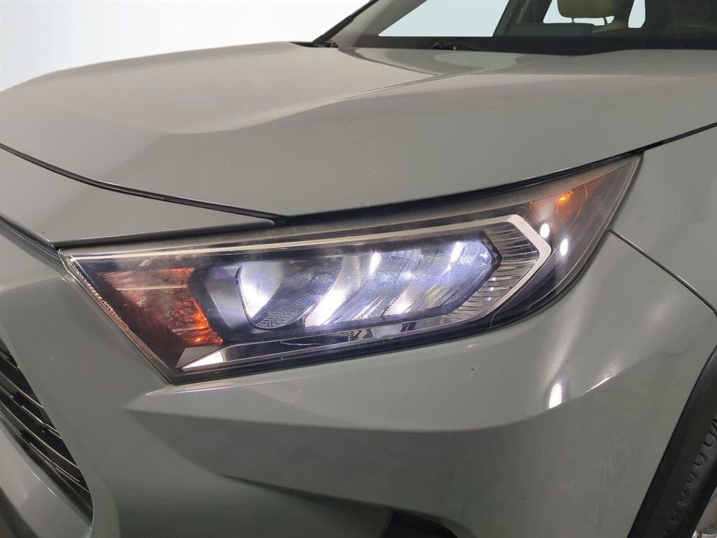 Used 2020 Toyota RAV4 XLE w/ Convenience Package FWD image 10
